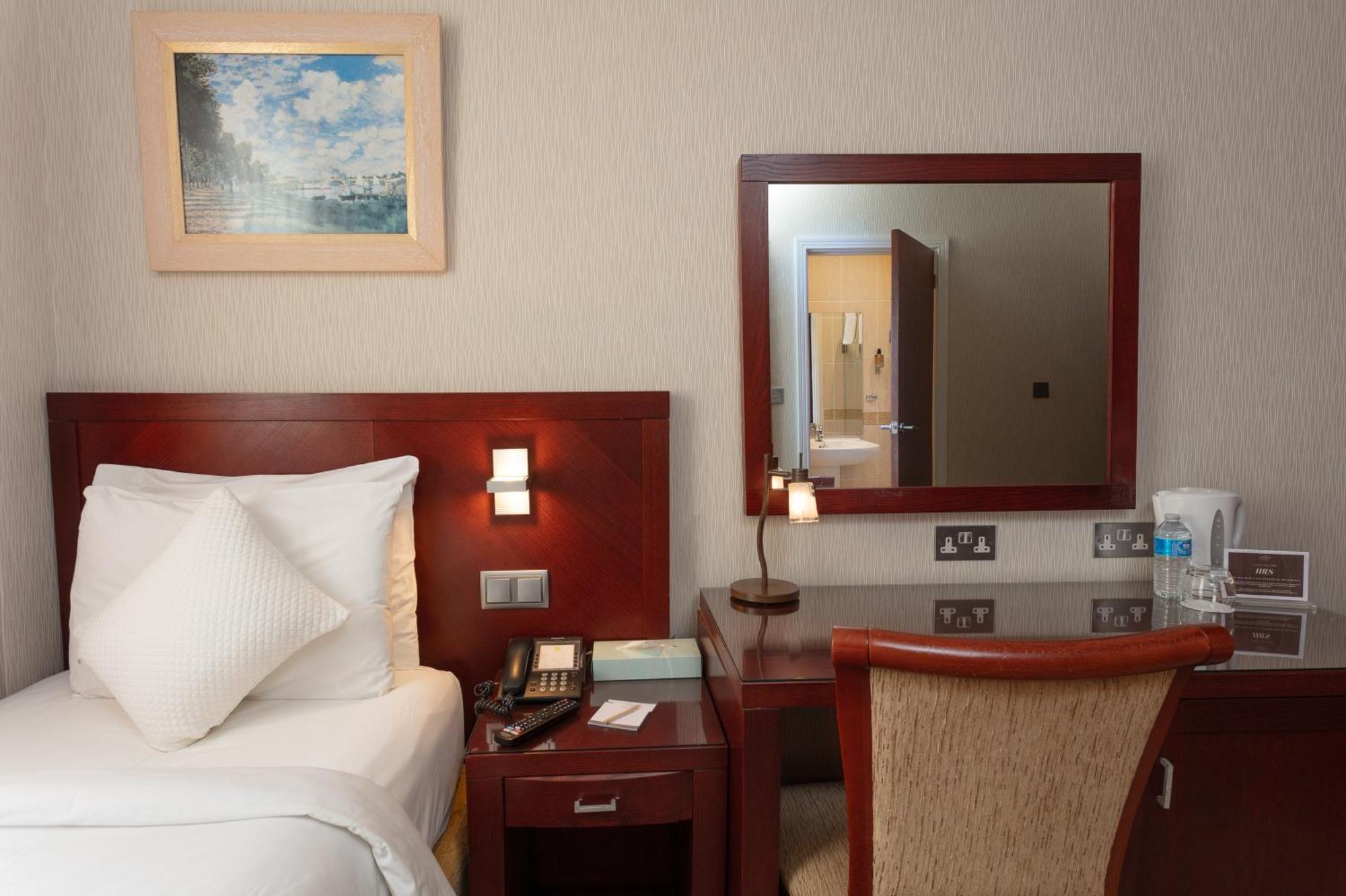 Hotel Savoy Ст. Хейлир Джерси Экстерьер фото