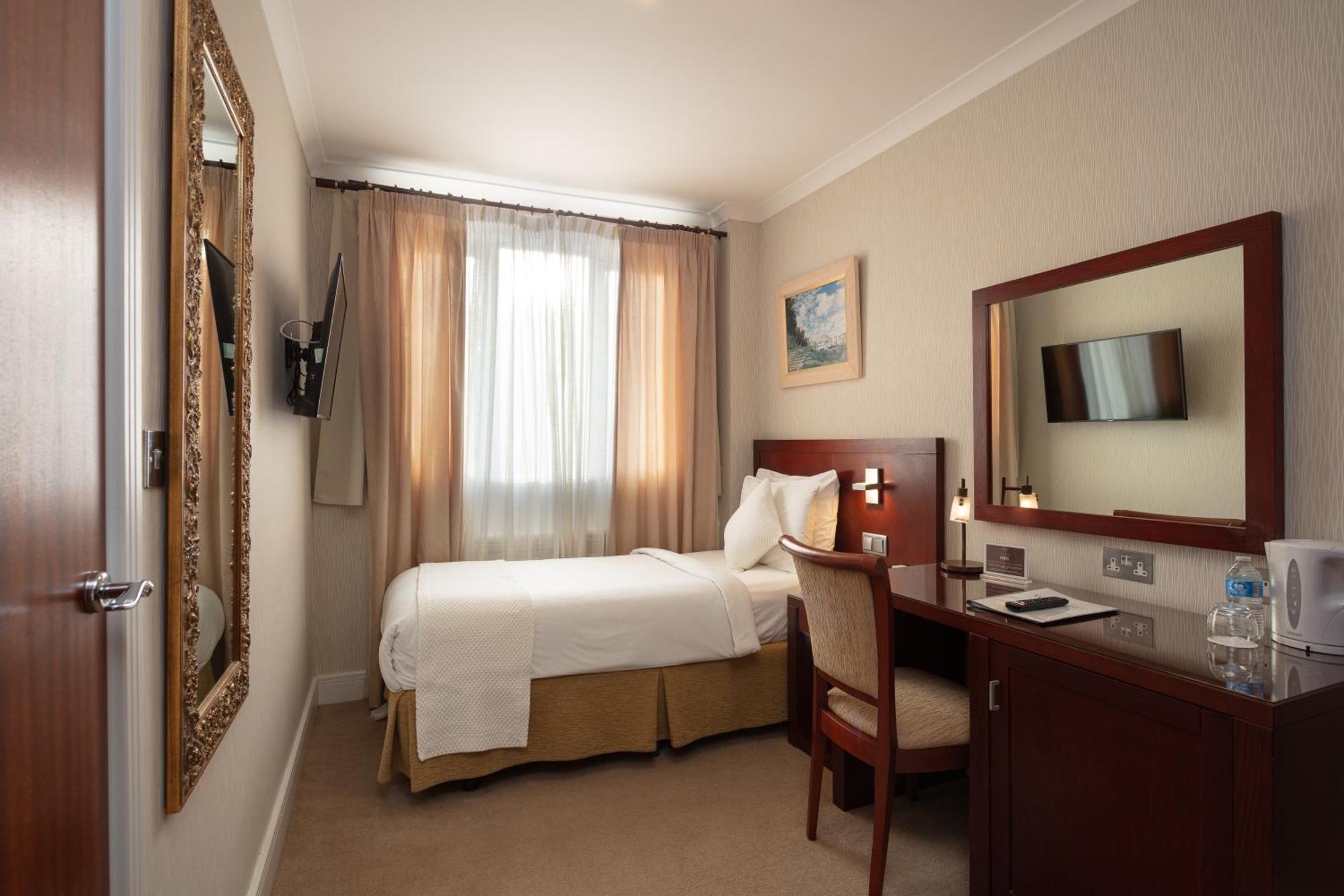 Hotel Savoy Ст. Хейлир Джерси Экстерьер фото