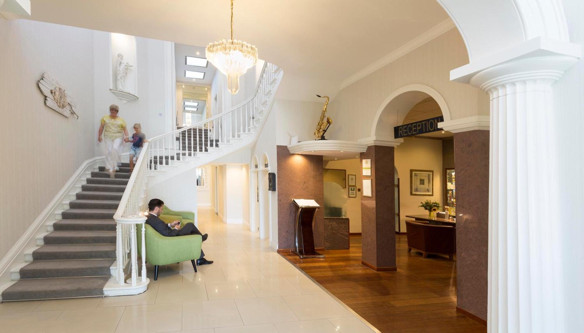 Hotel Savoy Ст. Хейлир Джерси Экстерьер фото